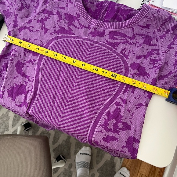 Lululemon Swiftly Tech Long Sleeve Crew Purple Camo Size 10 - Picture 15 of 16